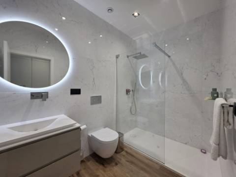 Moradia T4 Térrea Contemporânea com piscina e Jacuzzi - 8 km Ericeira