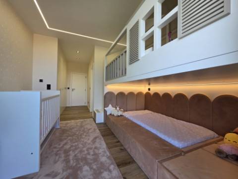 Moradia T4 Térrea Contemporânea com piscina e Jacuzzi - 8 km Ericeira