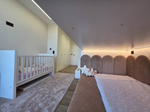 Moradia T4 Térrea Contemporânea com piscina e Jacuzzi - 8 km Ericeira