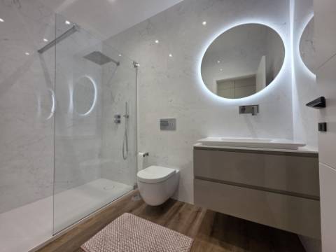Moradia T4 Térrea Contemporânea com piscina e Jacuzzi - 8 km Ericeira