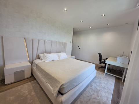 Moradia T4 Térrea Contemporânea com piscina e Jacuzzi - 8 km Ericeira