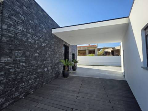 Moradia T4 Térrea Contemporânea com piscina e Jacuzzi - 8 km Ericeira