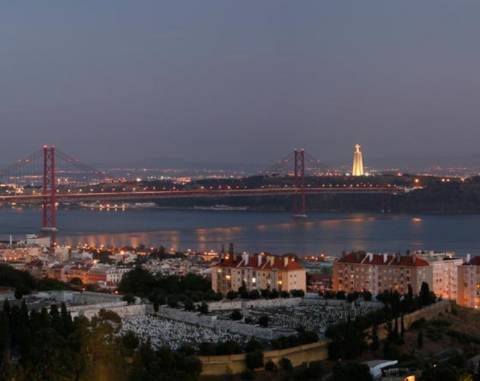 Restelo- Belém - Apartamento T4 em , vista sobre o Rio Tejo, novos a estrear
