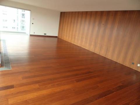 Restelo-Belém - Apartamento T4 de Luxo no com vista sobre o Tejo e Lisboa, novo a estrear