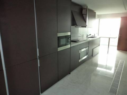Restelo-Belém - Apartamento T4 de Luxo no com vista sobre o Tejo e Lisboa, novo a estrear