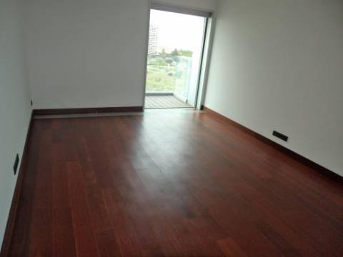 Restelo-Belém - Apartamento T4 de Luxo no com vista sobre o Tejo e Lisboa, novo a estrear