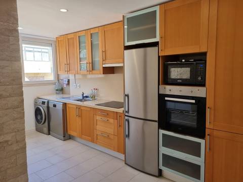 Apartamento T2 remodelado Parede-central