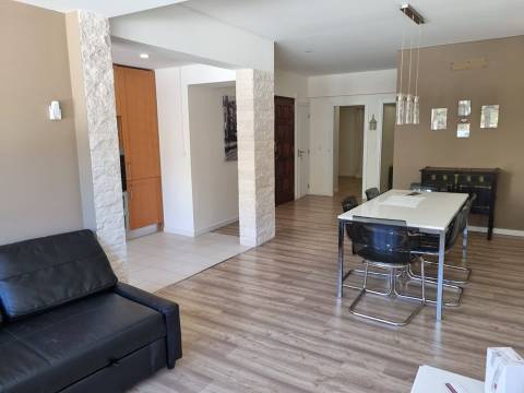 Apartamento T2 remodelado Parede-central