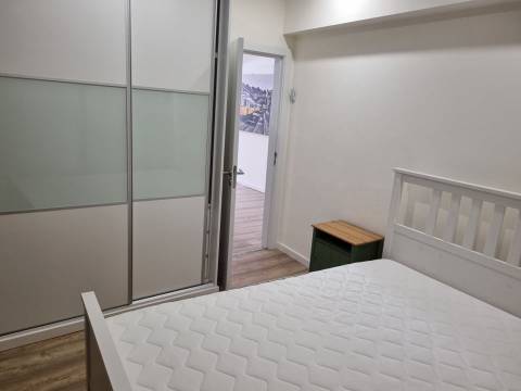 Apartamento T2 remodelado Parede-central
