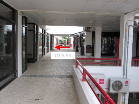 Espaço comercial à venda na Marina de Vilamoura