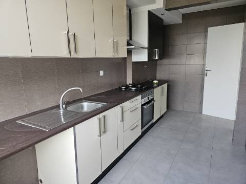 Apartamento T2 - Parede - Remodelado