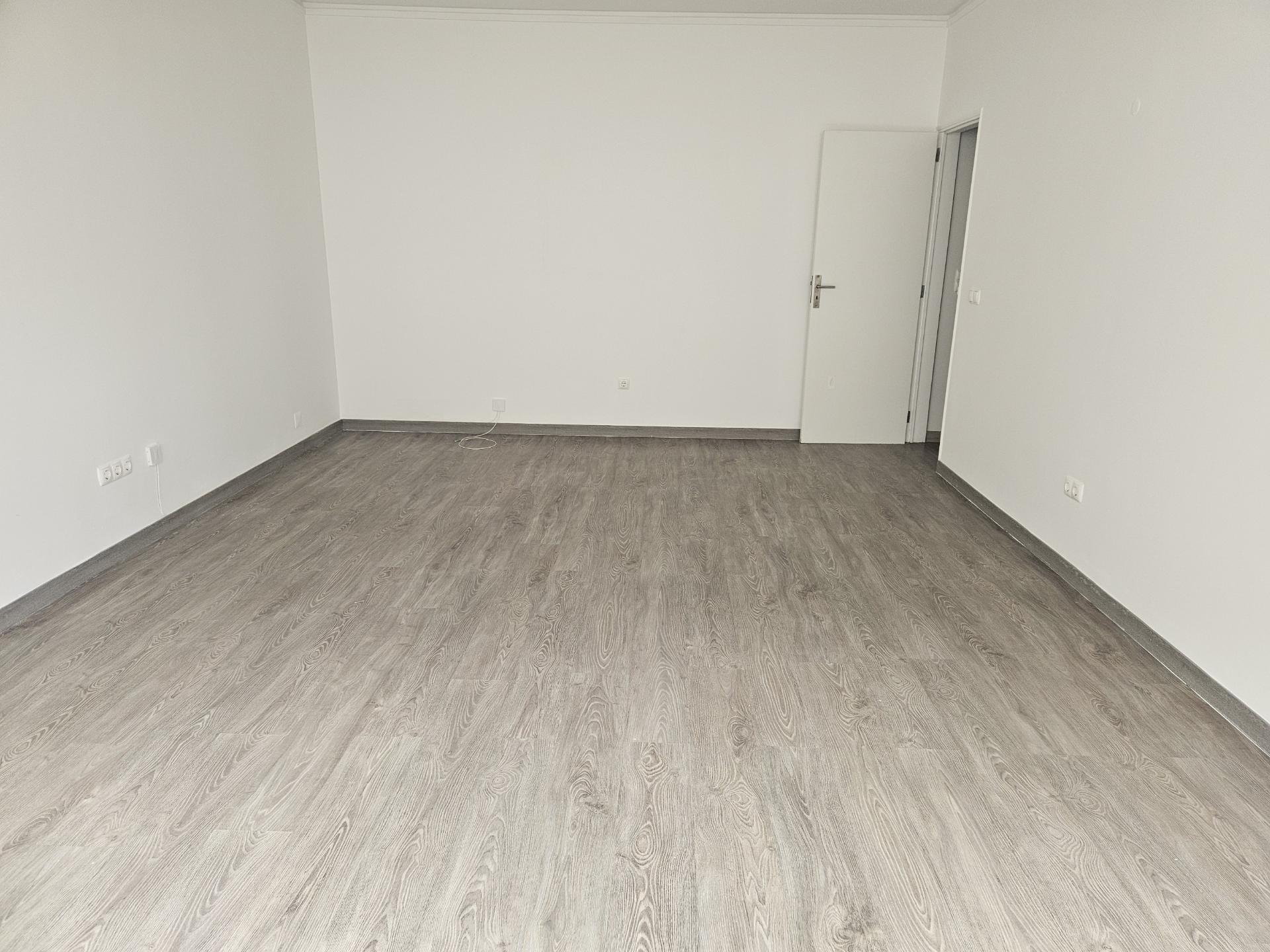 Apartamento T2 - Parede - Remodelado