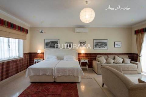 Charmosa Moradia T8, Bairro do Rosário, Cascais para Arrendamento