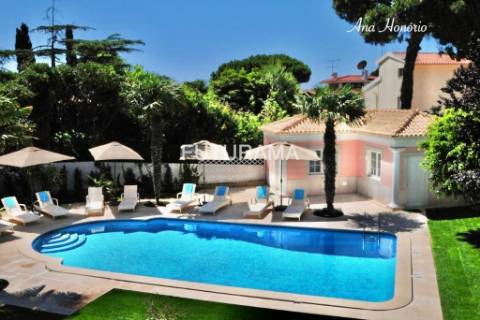 Charmosa Moradia T8, Bairro do Rosário, Cascais para Arrendamento