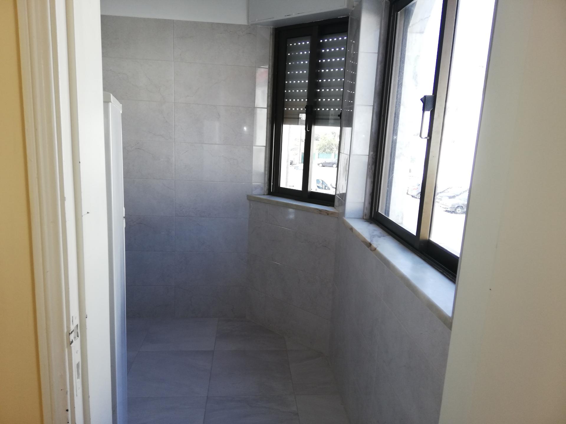 Apartamento T2 + 1 - Mato Cheirinhos