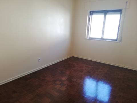 Apartamento T2 + 1 - Mato Cheirinhos