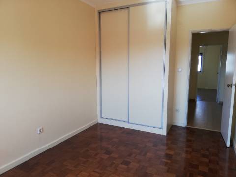 Apartamento T2 + 1 - Mato Cheirinhos