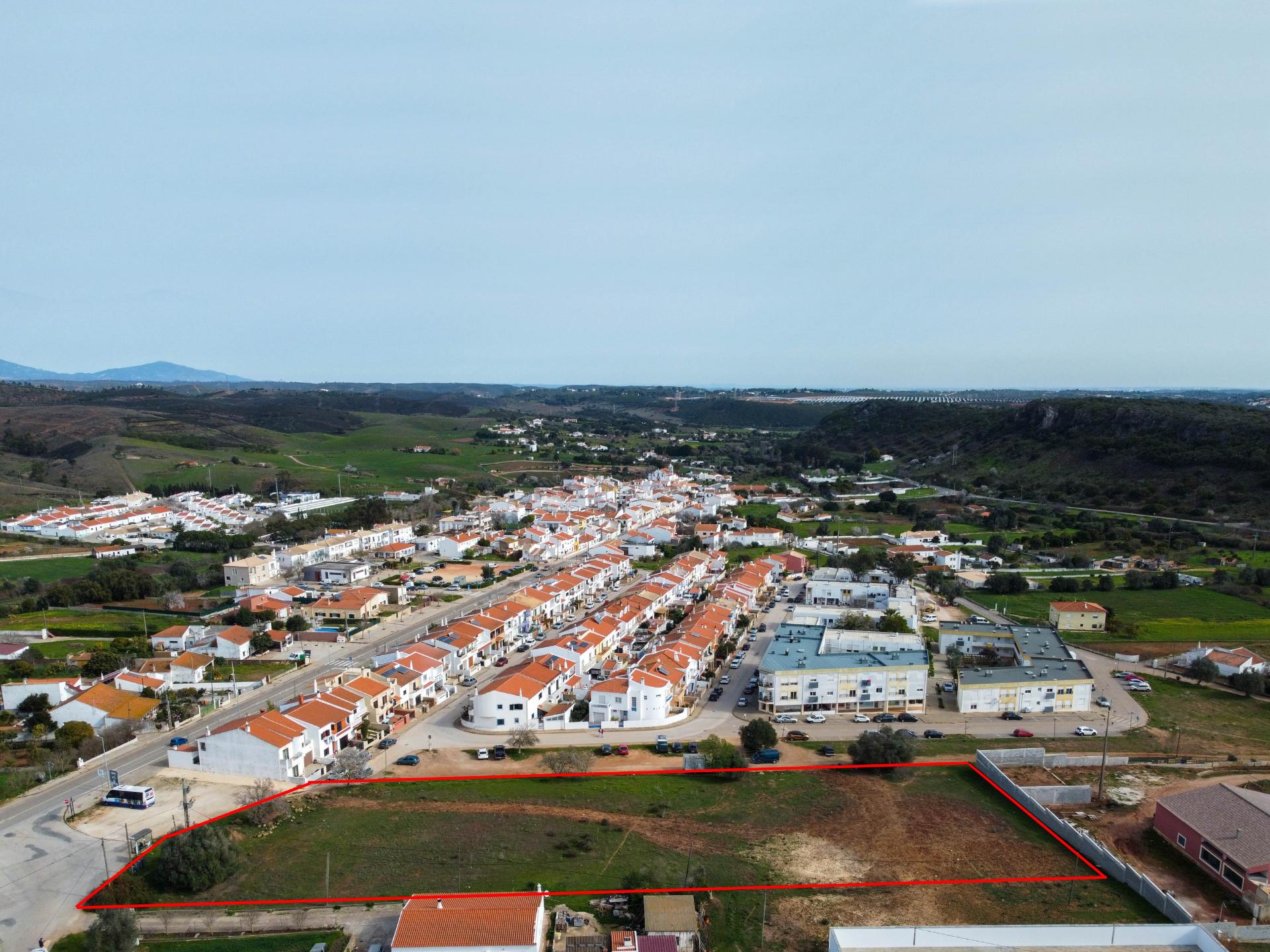 Bensafrim - Terreno para urbanização para construção de 11 Moradias