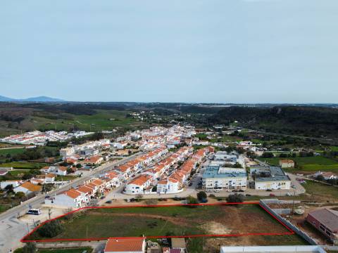 Bensafrim - Terreno para urbanização para construção de 11 Moradias
