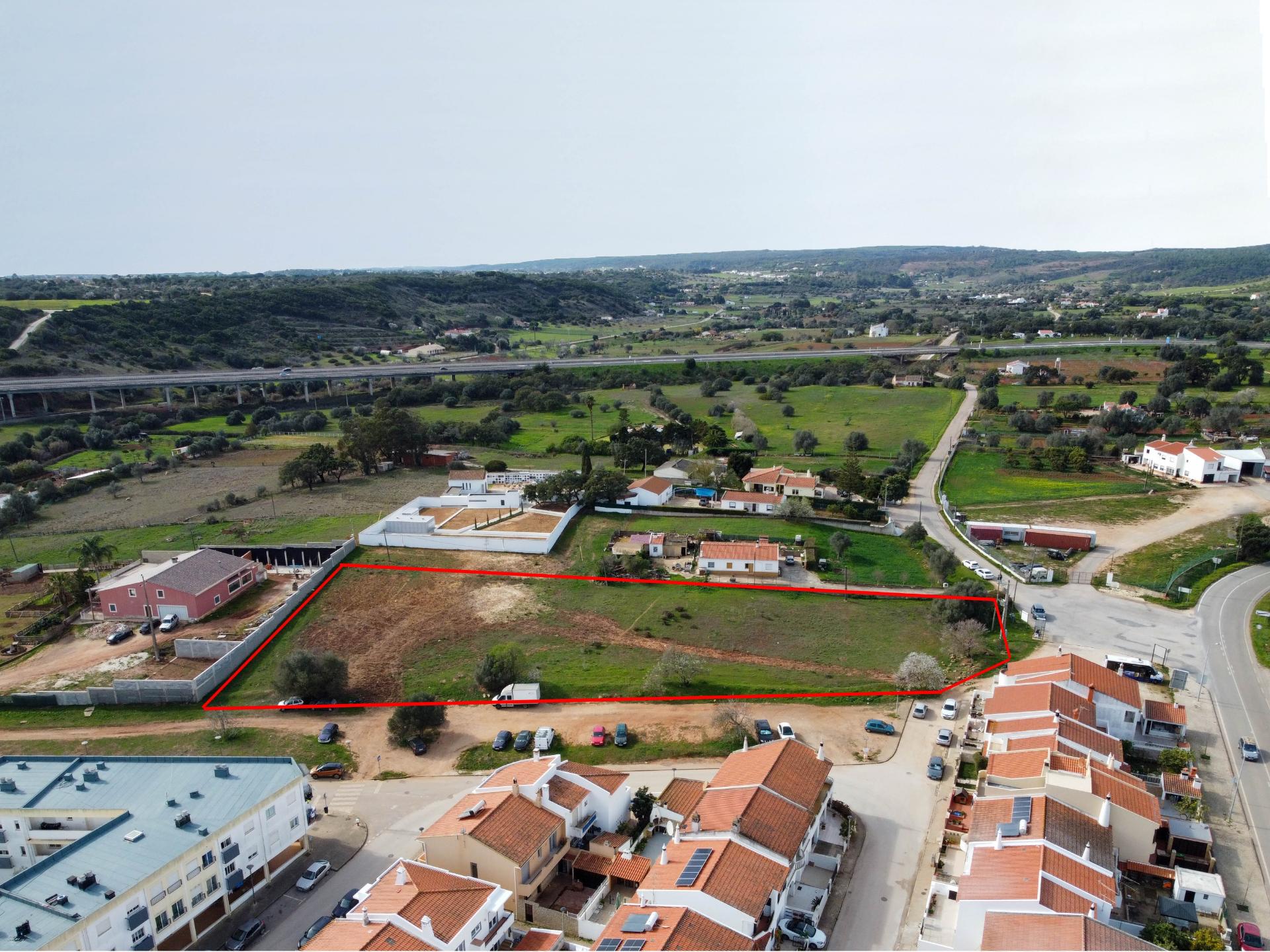 Bensafrim - Terreno para urbanização para construção de 11 Moradias