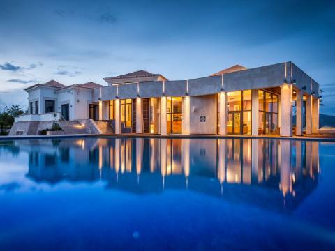 ESTOI - Mansão de Campo de Luxo com 6 Quartos e Vista Mar