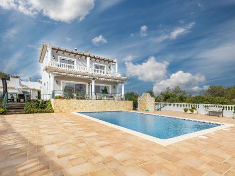 VALE FORMOSO - Charmosa Moradia T3+1 com piscina