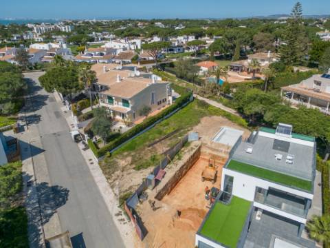 ENCOSTA DO LOBO - Terreno para construção perto da praia