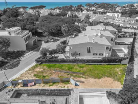 ENCOSTA DO LOBO - Terreno para construção perto da praia