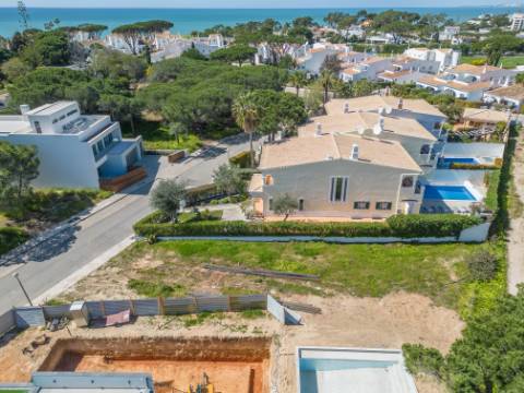 ENCOSTA DO LOBO - Terreno para construção perto da praia