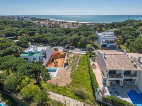ENCOSTA DO LOBO - Terreno para construção perto da praia