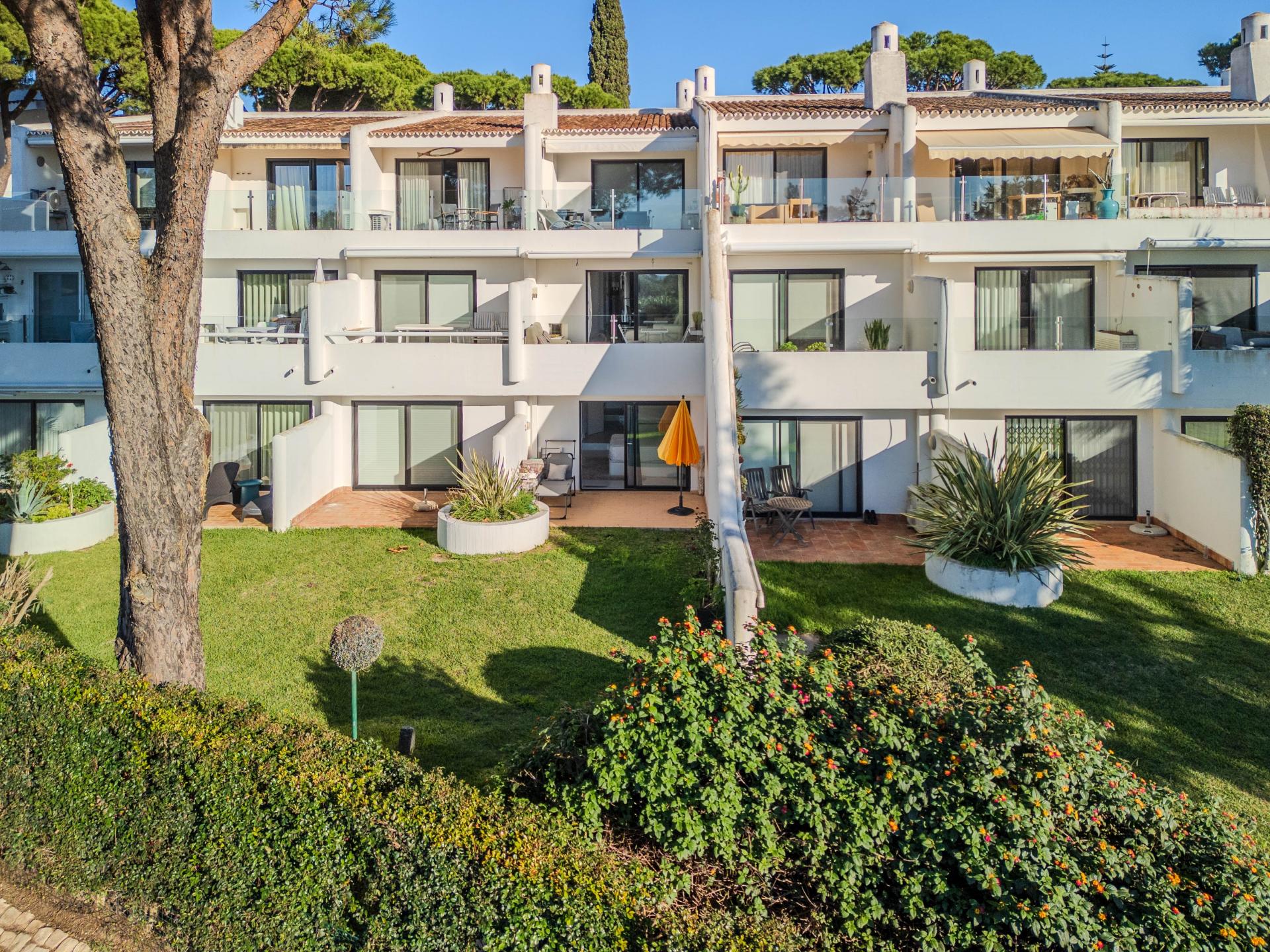 QUINTA DO LAGO - Apartamento T1 duplex renovado com VISTA MAR