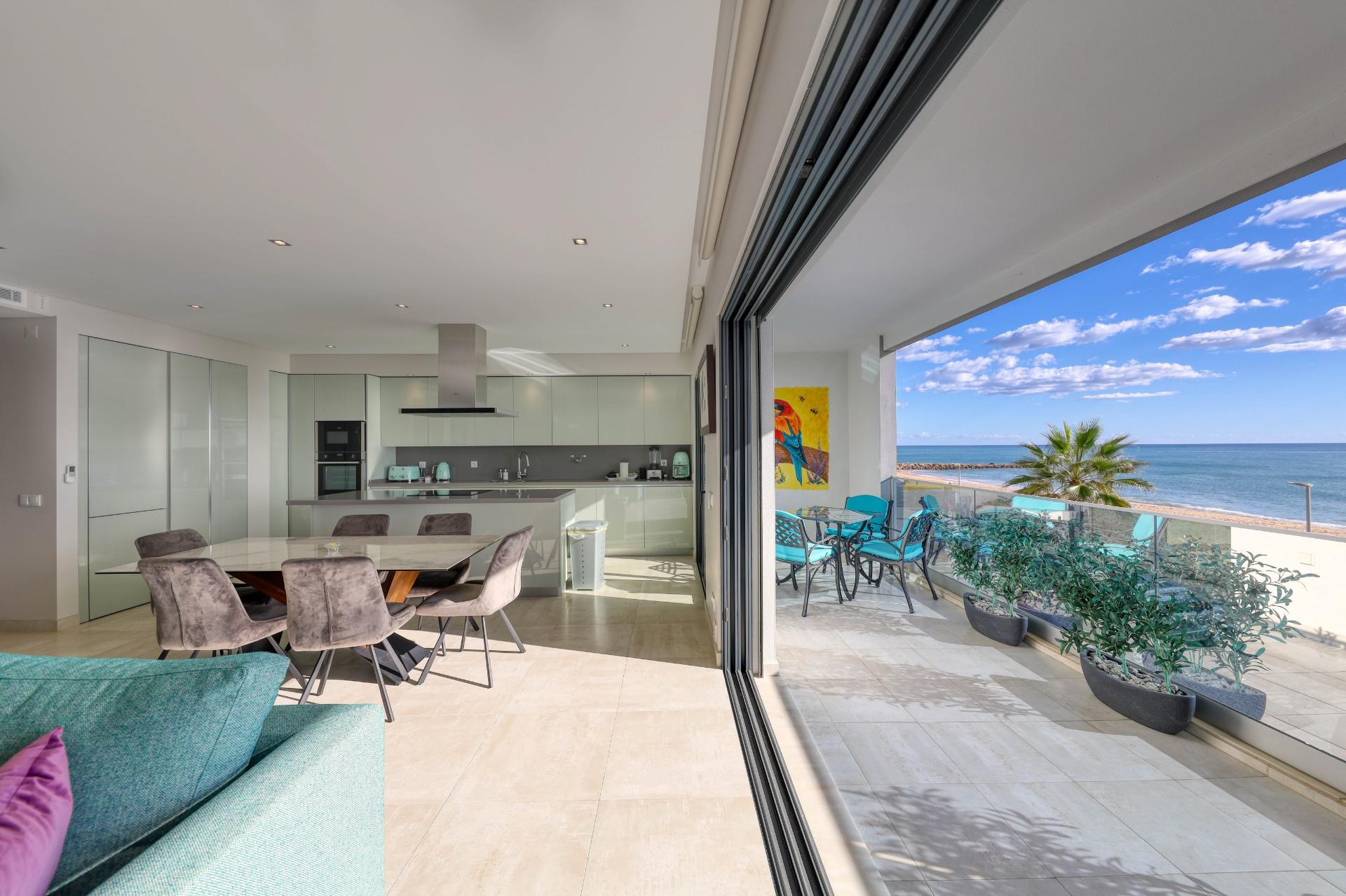 Apartamento T3 frente Mar, Quarteira
