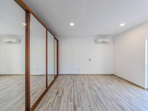 LOULÉ - Moradia com 3 Quartos em urbanização tranquila
