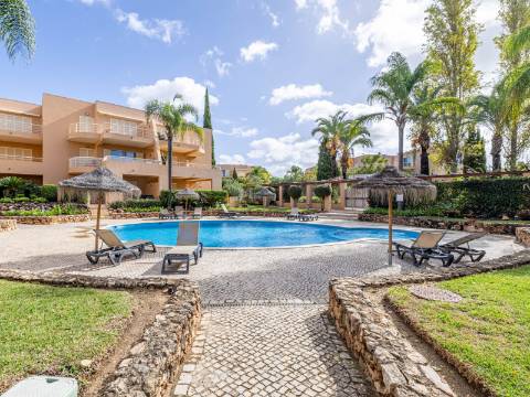 VILAMOURA - Apartamento T2 em exclusivo condomínio privado com piscina