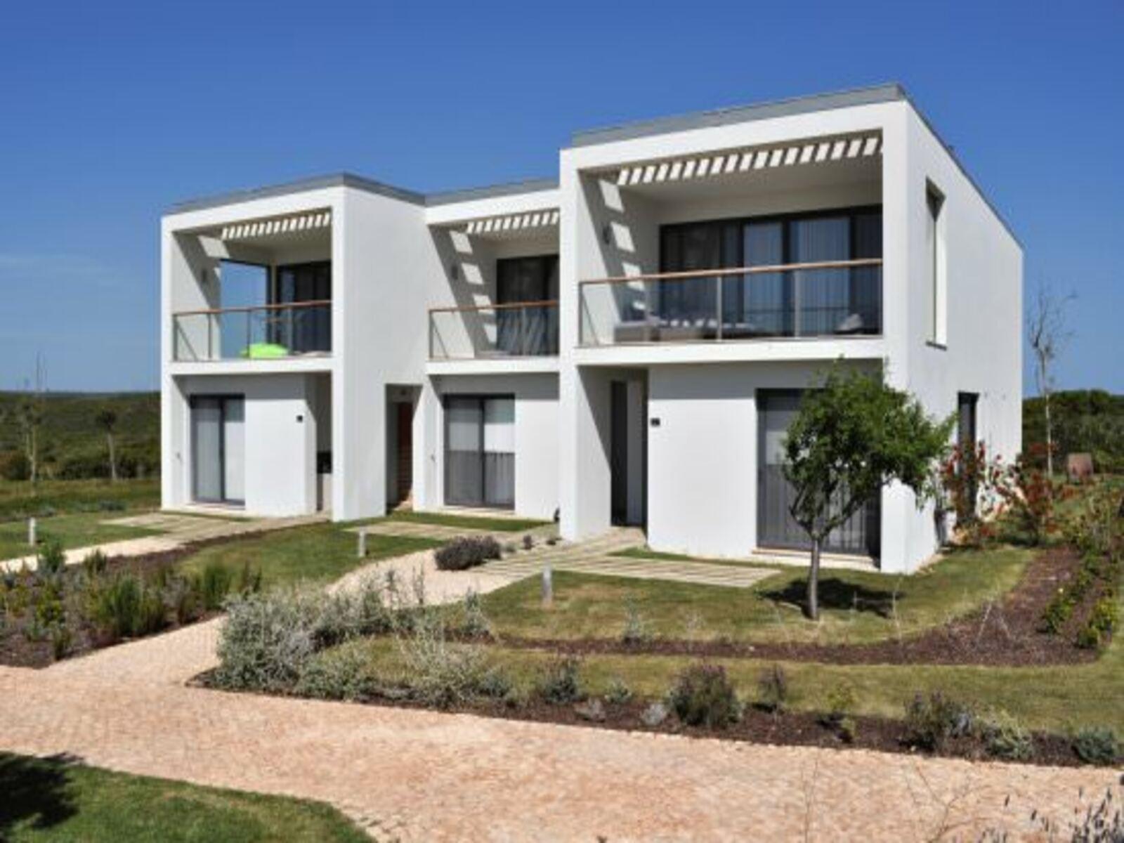 Moradia de 2 Quartos, a pé da praia, com investimento garantido no Algarve