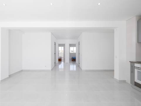 QUARTEIRA - Apartamento T2 Último piso próximo da praia