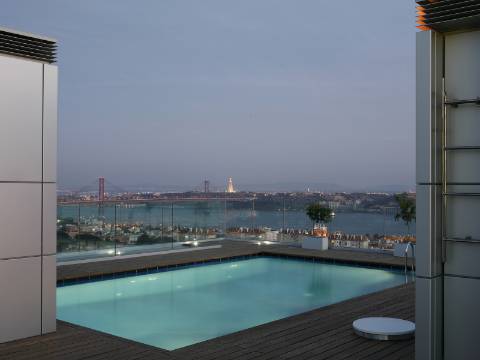 Apartamento de luxo 4 quartos piscina comum no Restelo