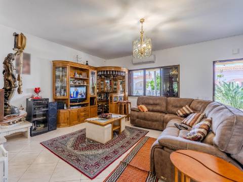 ALMANCIL - Moradia com 4 Quartos em urbanização tranquila