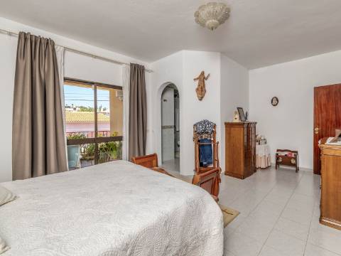 ALMANCIL - Moradia com 4 Quartos em urbanização tranquila