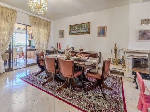 ALMANCIL - Moradia com 4 Quartos em urbanização tranquila