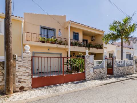 ALMANCIL - Moradia com 4 Quartos em urbanização tranquila