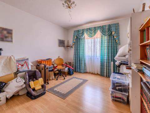 ALMANCIL - Moradia com 4 Quartos em urbanização tranquila