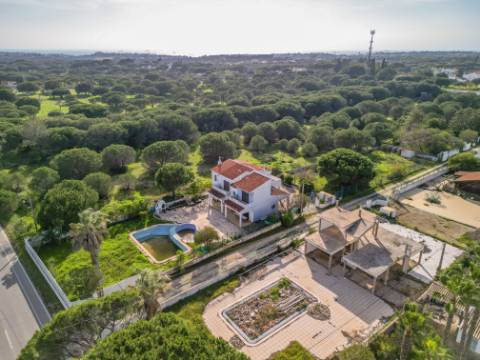 Moradia T4 a 5 minutos de Vale do Lobo e Quinta do Lago