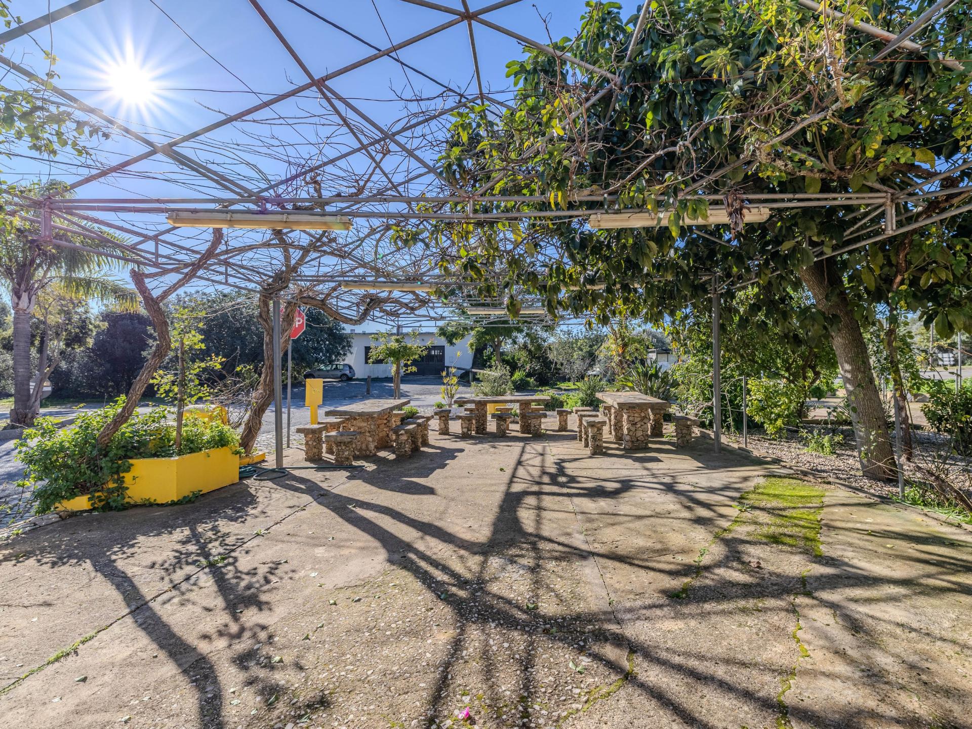 Benafim - Restaurante em Funcionamento com Zona Habitacional (4 Quartos + 1 Quarto)