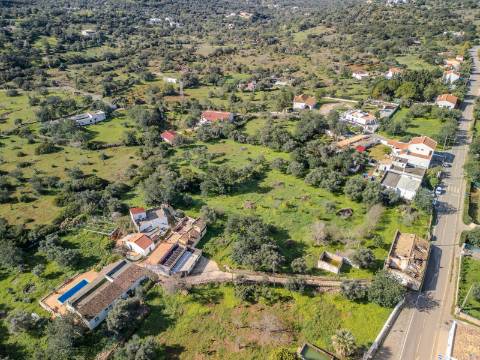 LOULÉ - Duas parcelas de terreno com possibilidade de construção de duas moradias até 450 m²