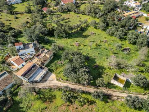 LOULÉ - Duas parcelas de terreno com possibilidade de construção de duas moradias até 450 m²
