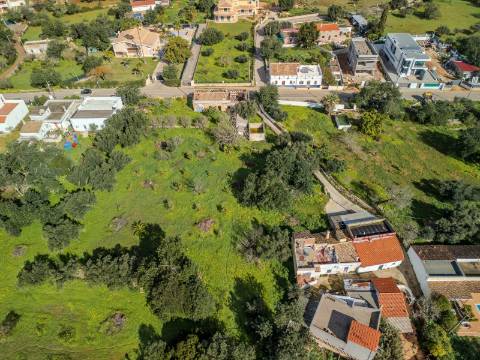 LOULÉ - Duas parcelas de terreno com possibilidade de construção de duas moradias até 450 m²