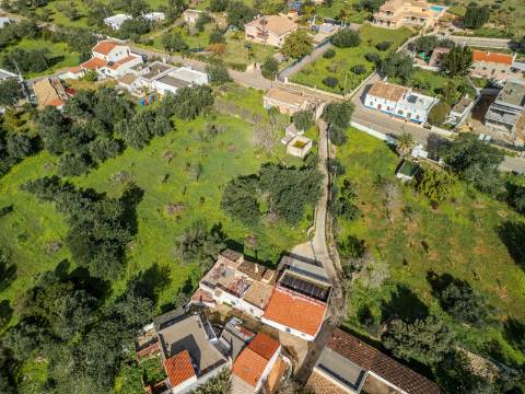 LOULÉ - Duas parcelas de terreno com possibilidade de construção de duas moradias até 450 m²