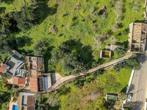 LOULÉ - Duas parcelas de terreno com possibilidade de construção de duas moradias até 450 m²