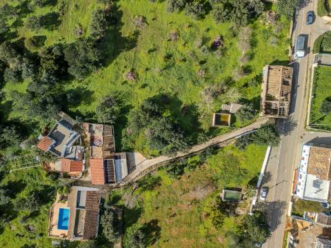 LOULÉ - Duas parcelas de terreno com possibilidade de construção de duas moradias até 450 m²